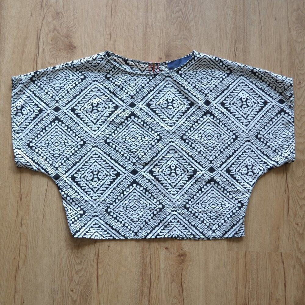 💜 Blue Rain Black and White Geometric Blouse